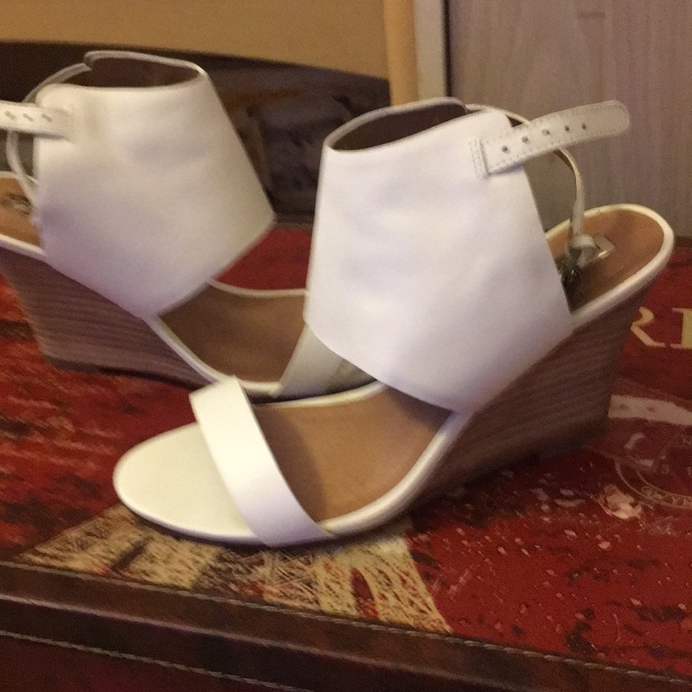 Used 1time only - white in color